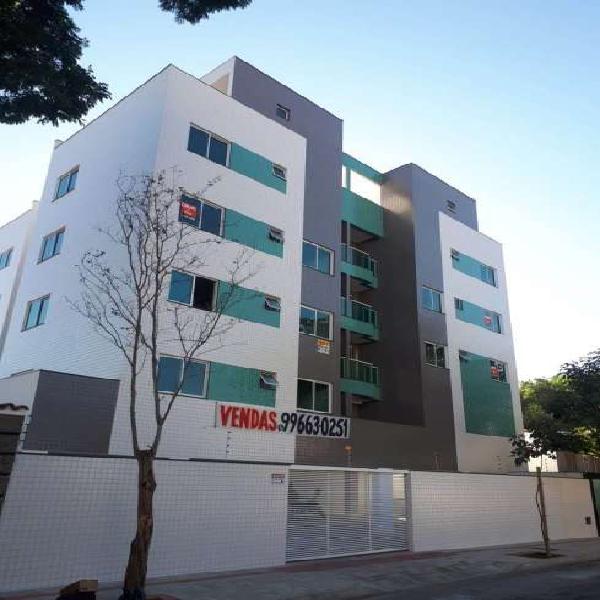 Apartamento com 3 Quartos à Venda, 141 m² por R$ 598.000