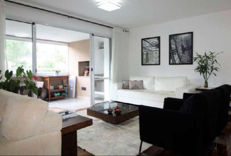 Apartamento com 3 Quartos à Venda, 141 m² por R$ 880.000