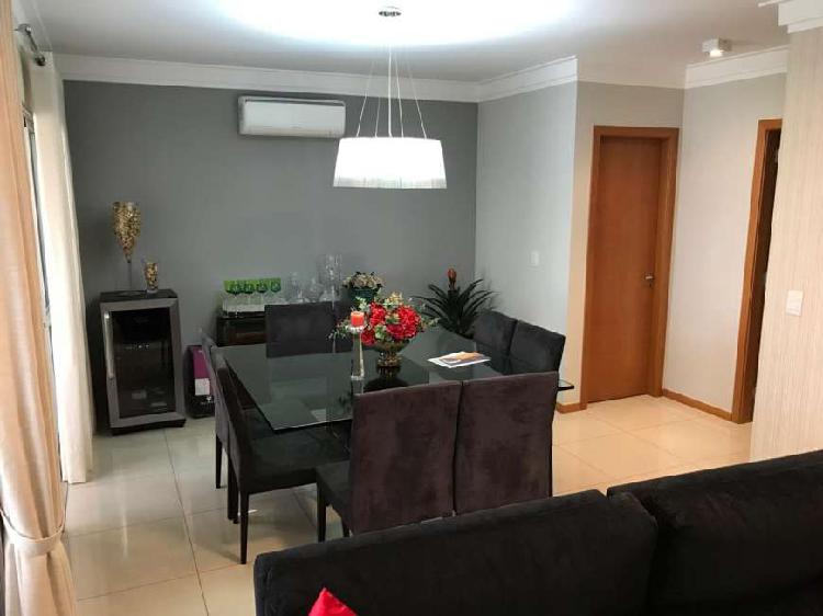 Apartamento com 3 Quartos à Venda, 145 m² por R$ 880.000