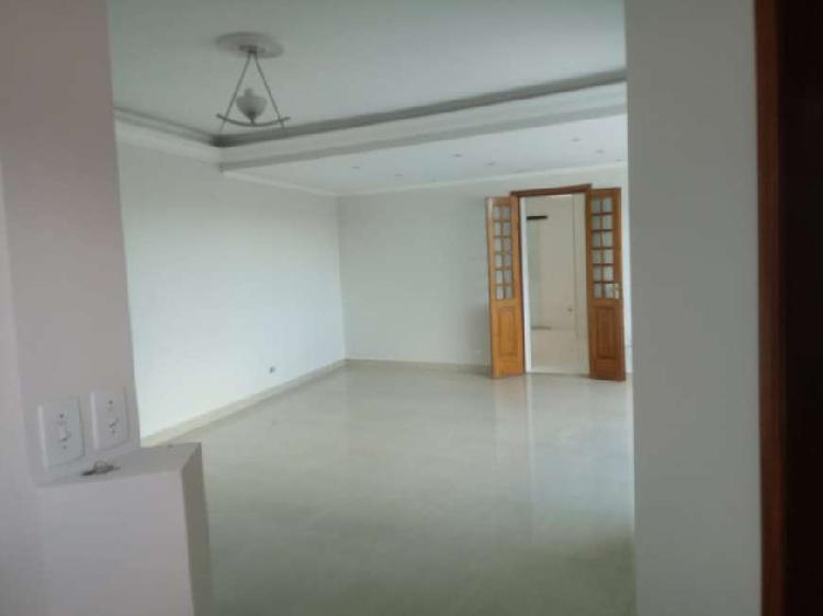 Apartamento com 3 Quartos à Venda, 147 m² por R$ 600.000