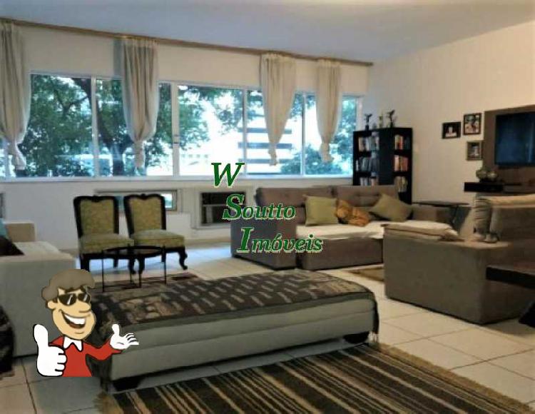 Apartamento com 3 Quartos à Venda, 150 m² por R$ 899.000