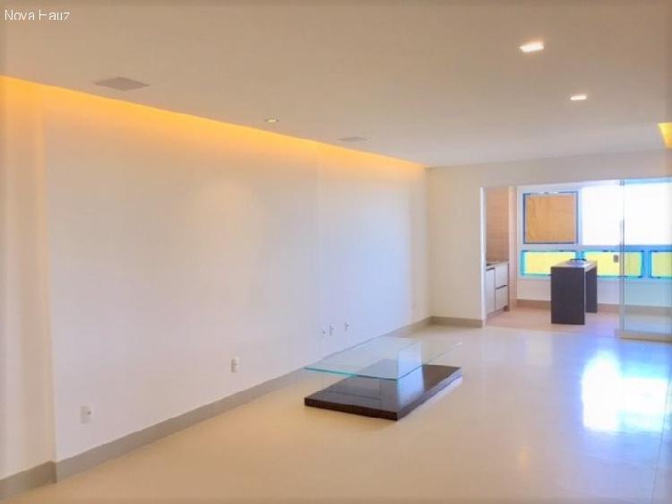 Apartamento com 3 Quartos à Venda, 154 m² por R$ 890.000