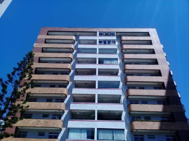 Apartamento com 3 Quartos à Venda, 175 m² por R$ 650.000