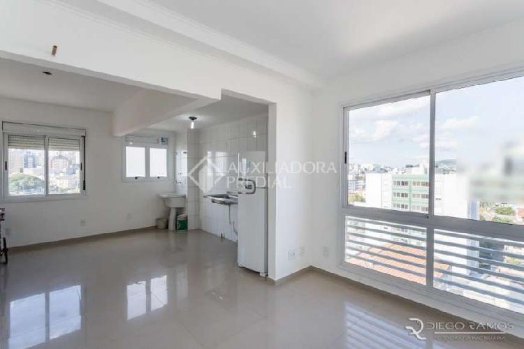 Apartamento com 3 Quartos à Venda, 64 m² por R$ 370.000