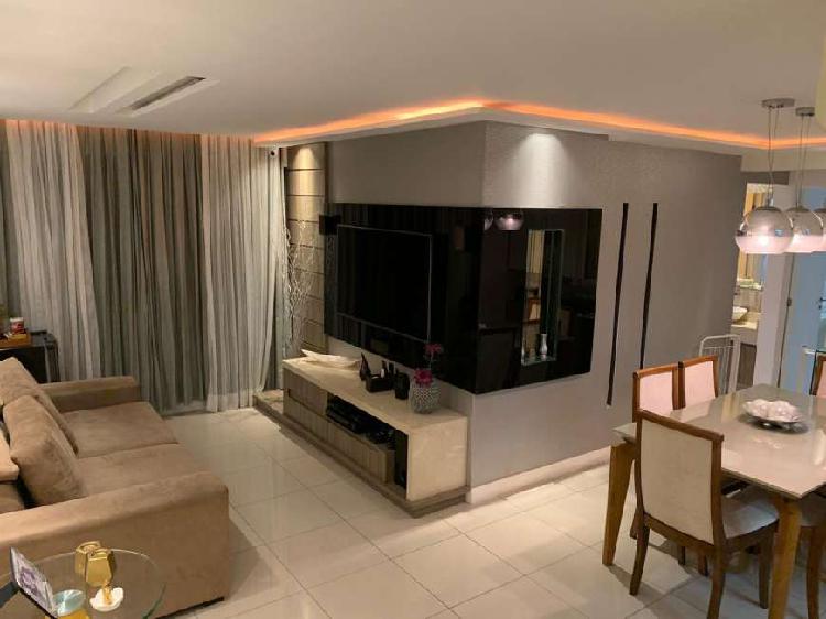 Apartamento com 3 Quartos à Venda, 66 m² por R$ 395.000