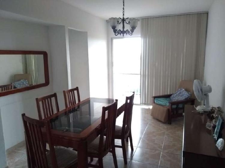 Apartamento com 3 Quartos à Venda, 68 m² por R$ 230.000
