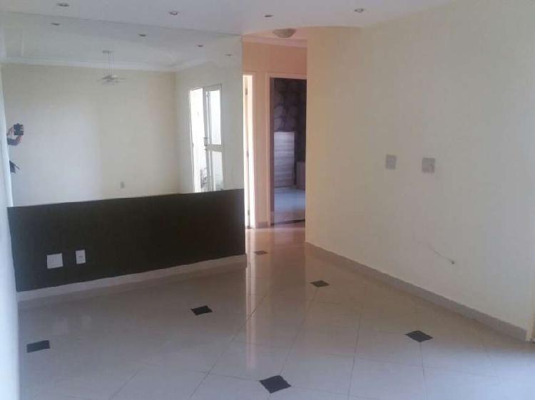 Apartamento com 3 Quartos à Venda, 72 m² por R$ 290.000
