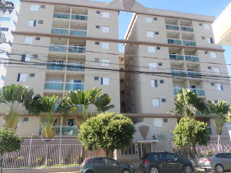 Apartamento com 3 Quartos à Venda, 72 m² por R$ 300.000