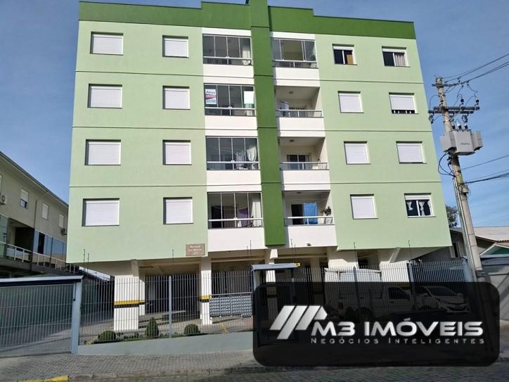 Apartamento com 3 Quartos à Venda, 74 m² por R$ 240.000