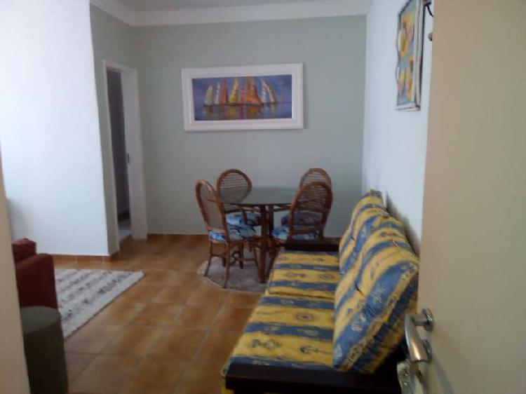 Apartamento com 3 Quartos à Venda, 75 m² por R$ 320.000