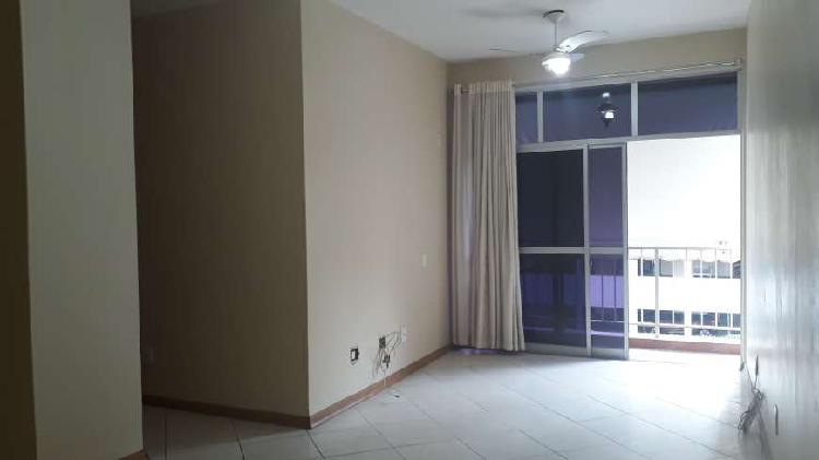 Apartamento com 3 Quartos à Venda, 76 m² por R$ 358.000