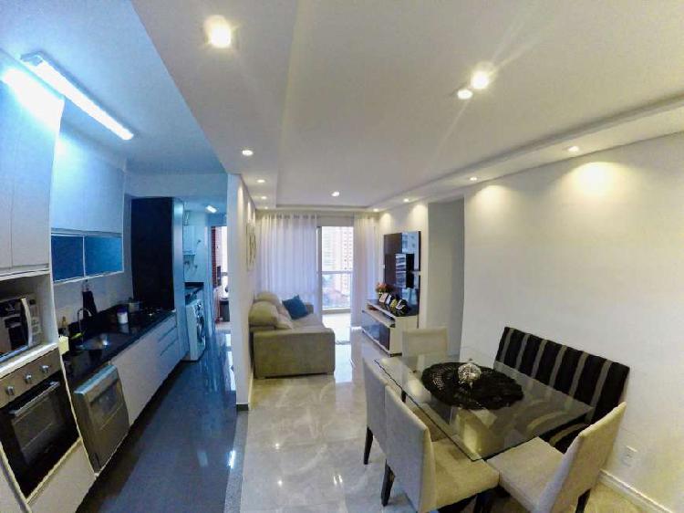 Apartamento com 3 Quartos à Venda, 77 m² por R$ 550.000