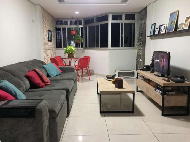 Apartamento com 3 Quartos à Venda, 79 m² por R$ 300.000