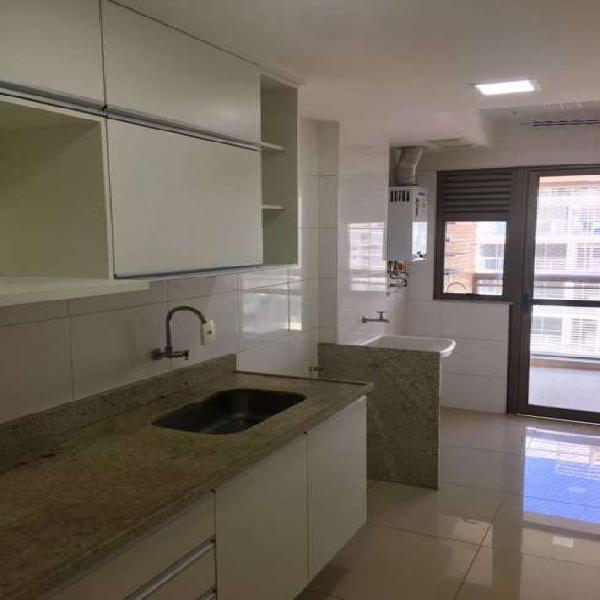 Apartamento com 3 Quartos à Venda, 82 m² por R$ 479.000