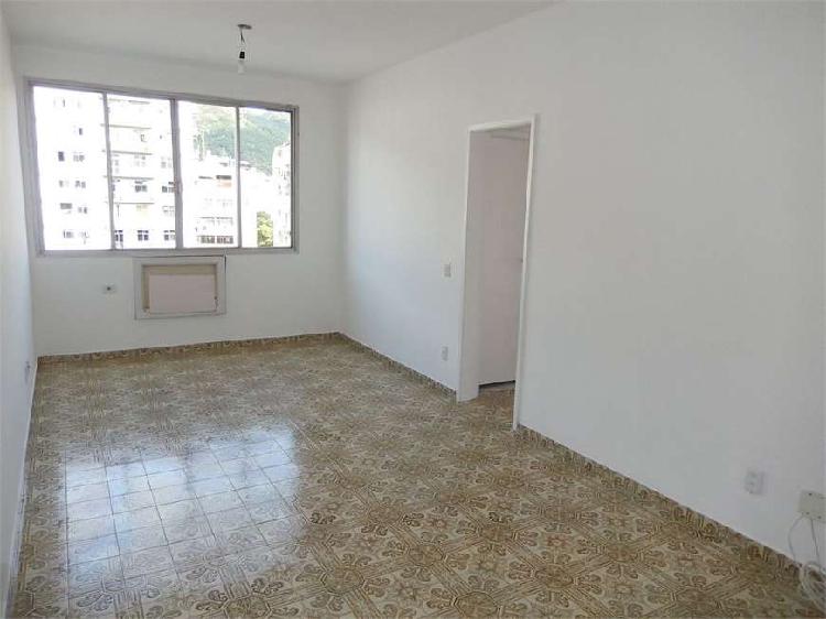 Apartamento com 3 Quartos à Venda, 82 m² por R$ 530.000