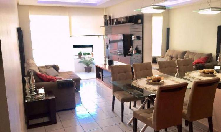Apartamento com 3 Quartos à Venda, 83 m² por R$ 400.000