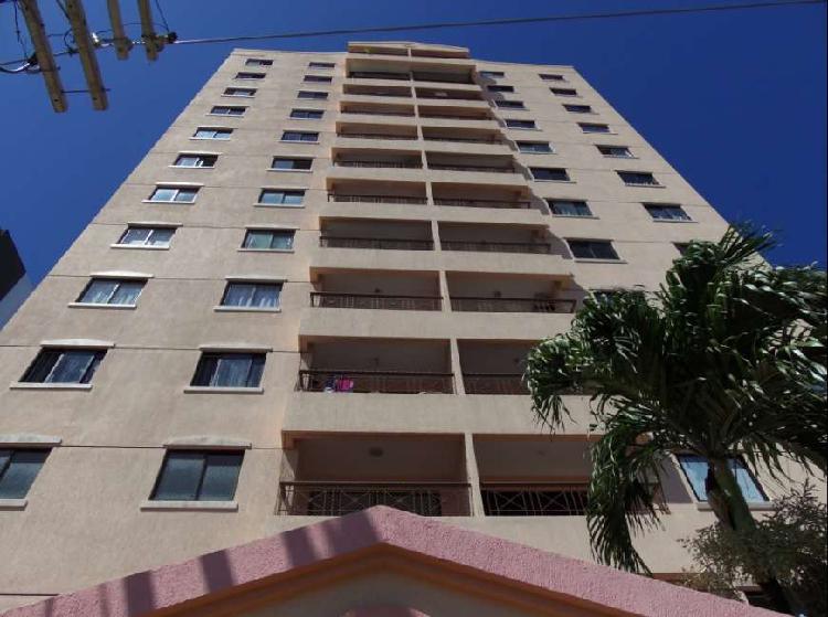 Apartamento com 3 Quartos à Venda, 87 m² por R$ 300.000