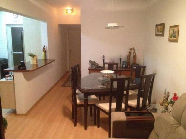 Apartamento com 3 Quartos à Venda, 90 m² por R$ 750.000