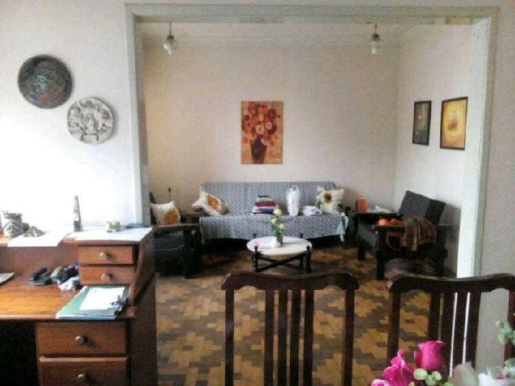 Apartamento com 3 Quartos à Venda, 97 m² por R$ 220.000