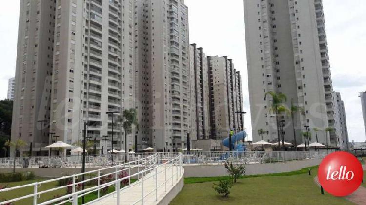 Apartamento com 3 Quartos para Alugar, 146 m² por R$