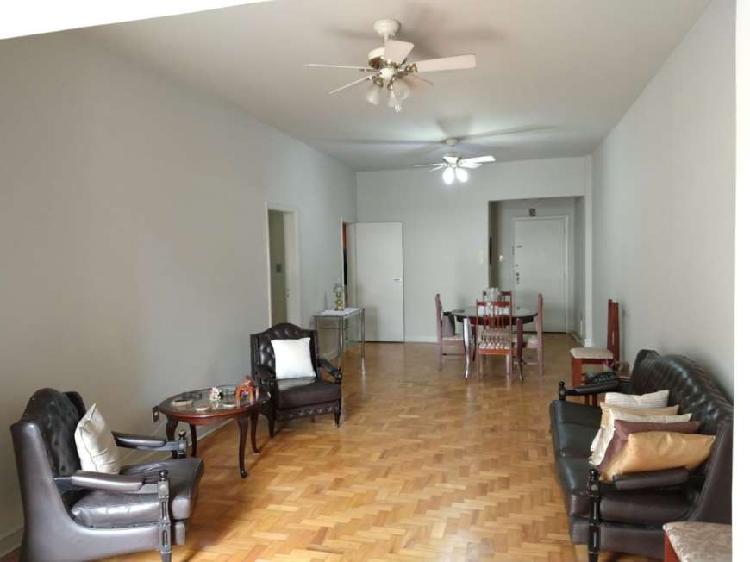 Apartamento com 3 Quartos para Alugar, 156 m² por R$