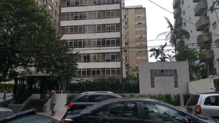 Apartamento com 3 Quartos para Alugar, 237 m² por R$