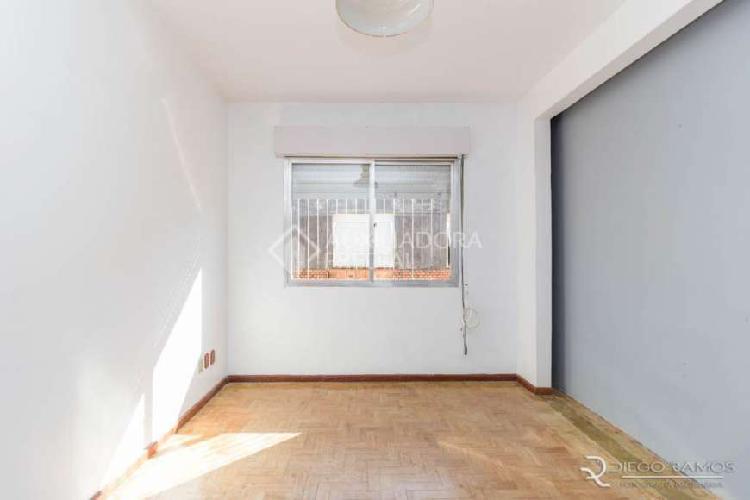 Apartamento com 3 Quartos para Alugar, 35 m² por R$