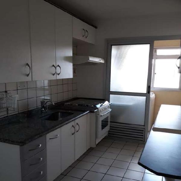 Apartamento com 3 Quartos para Alugar, 65 m² por R$