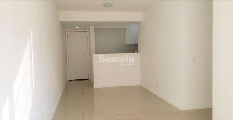 Apartamento com 3 Quartos para Alugar, 77 m² por R$