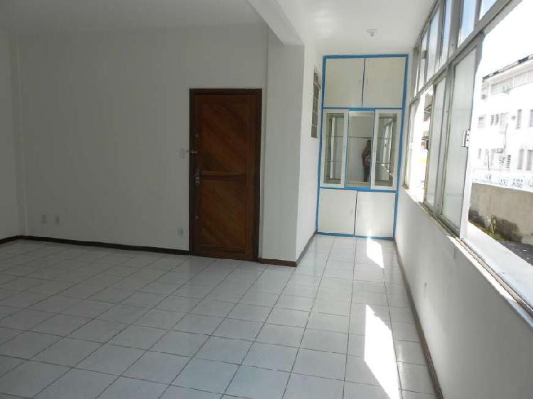 Apartamento com 3 Quartos para Alugar, 98 m² por R$