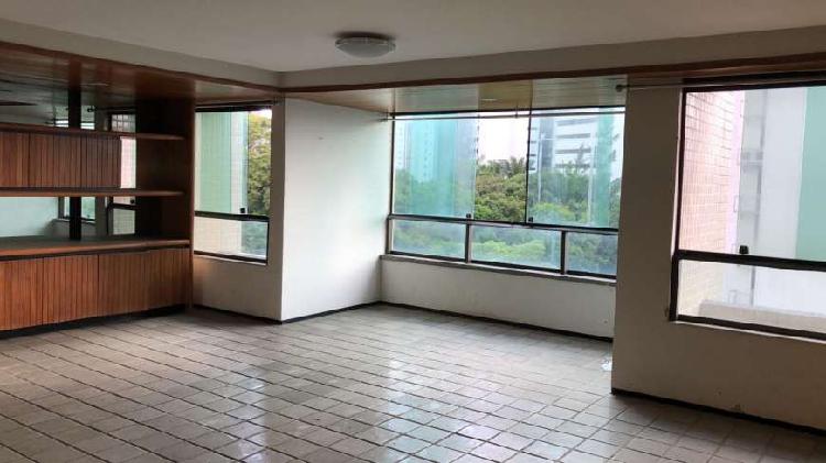 Apartamento com 4 Quartos à Venda, 137 m² por R$ 650.000