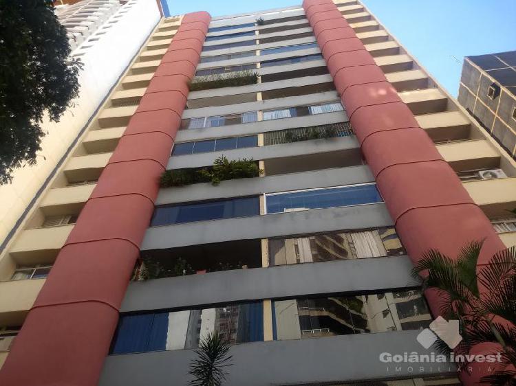 Apartamento com 4 Quartos à Venda, 147 m² por R$ 450.000
