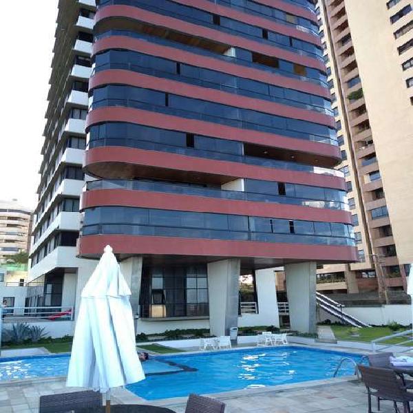 Apartamento com 4 Quartos à Venda, 196 m² por R$ 920.000