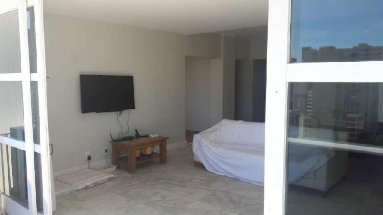 Apartamento com 4 Quartos à Venda, 200 m² por R$ 740.000