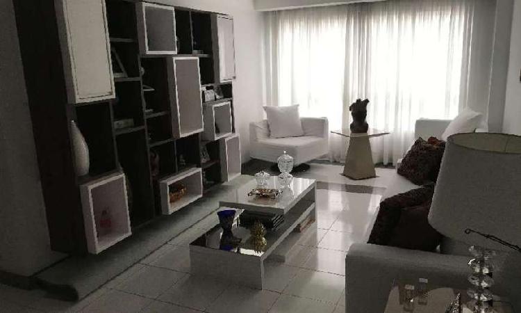 Apartamento com 4 Quartos para Alugar, 130 m² por R$