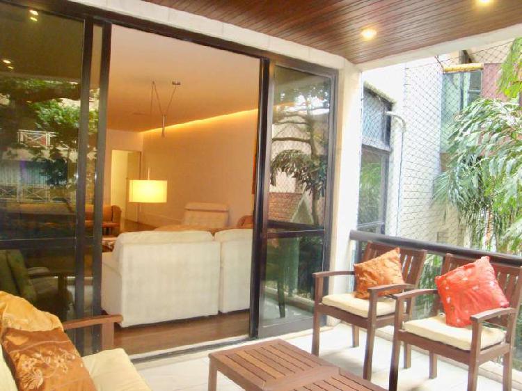 Apartamento com 4 Quartos para Alugar, 190 m² por R$