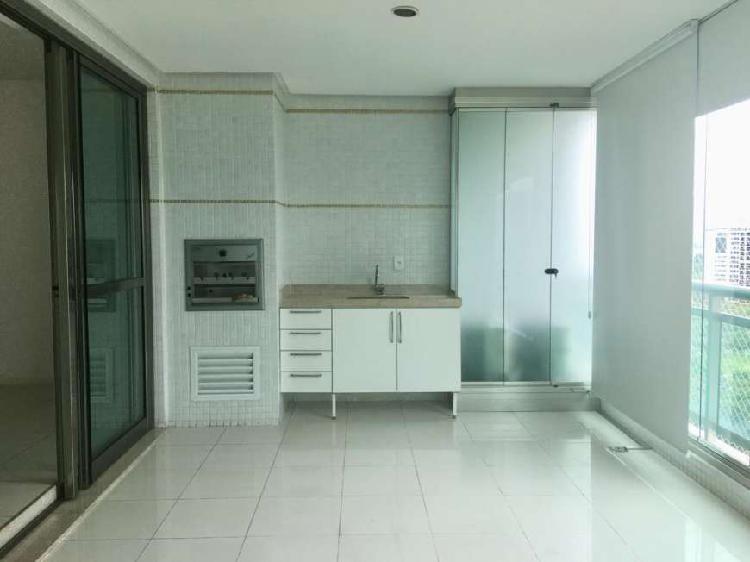 Apartamento com 4 Quartos para Alugar, 220 m² por R$