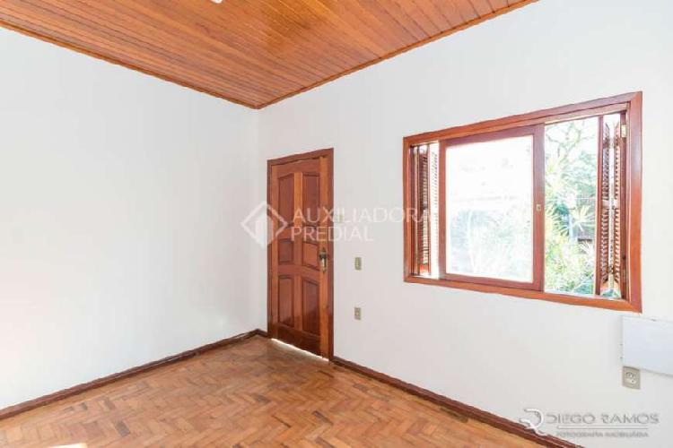 Casa com 2 Quartos para Alugar, 100 m² por R$ 2.350/Mês