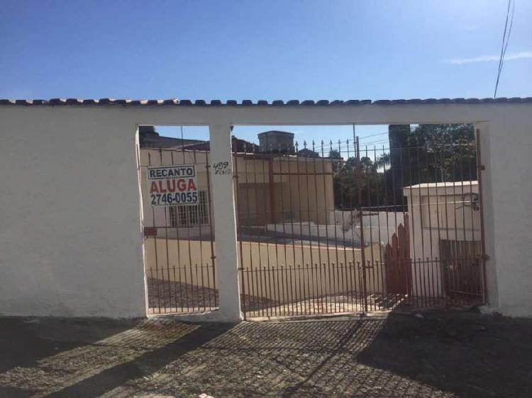 Casa com 2 Quartos para Alugar, 15 m² por R$ 1.300/Mês