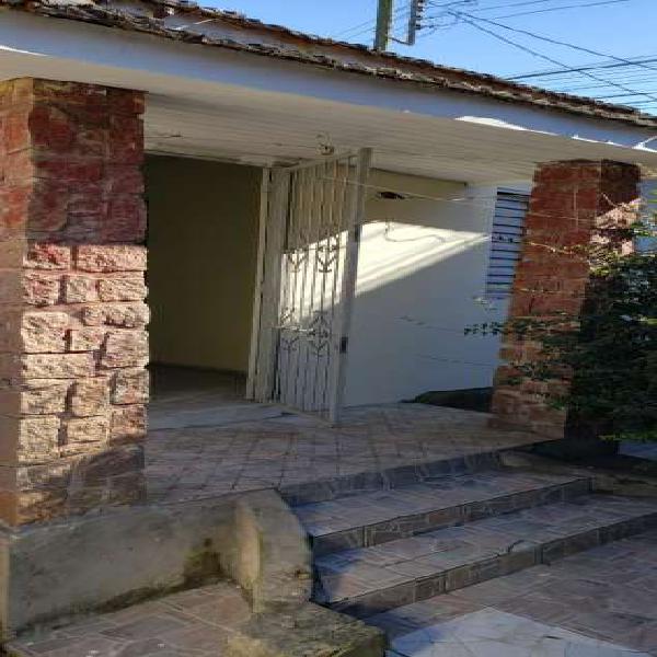 Casa com 2 Quartos para Alugar, 60 m² por R$ 800/Mês COD.