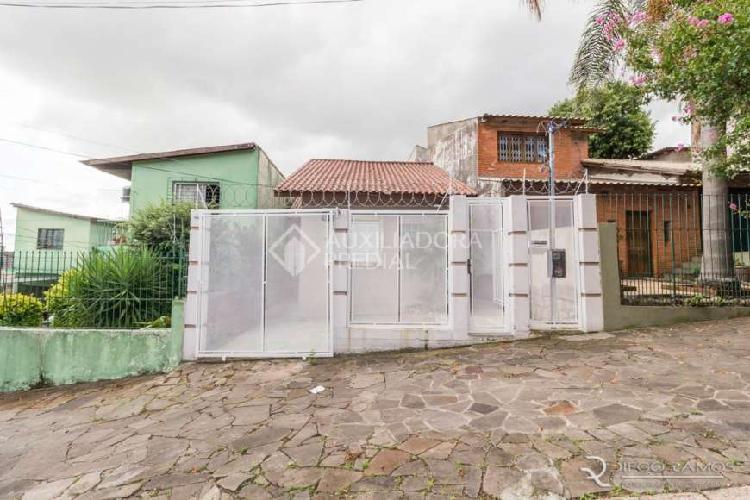 Casa com 2 Quartos para Alugar, 70 m² por R$ 1.900/Mês