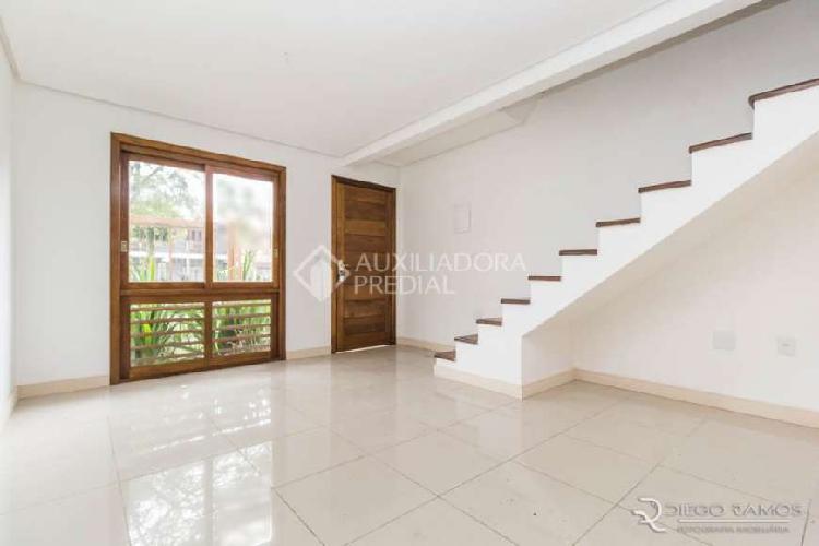 Casa com 2 Quartos para Alugar, 79 m² por R$ 1.200/Mês