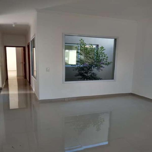 Casa com 3 Quartos à Venda, 133 m² por R$ 420.000 COD.