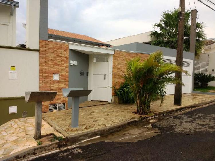Casa com 3 Quartos à Venda, 234 m² por R$ 790.000 COD.