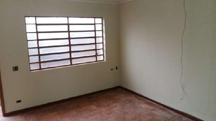 Casa com 3 Quartos para Alugar, 105 m² por R$ 1.500/Mês
