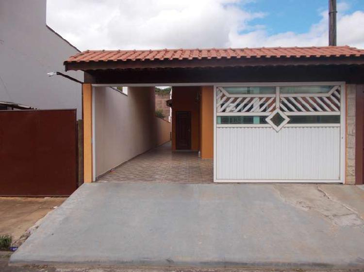 Casa com 3 Quartos para Alugar, 170 m² por R$ 2.850/Mês