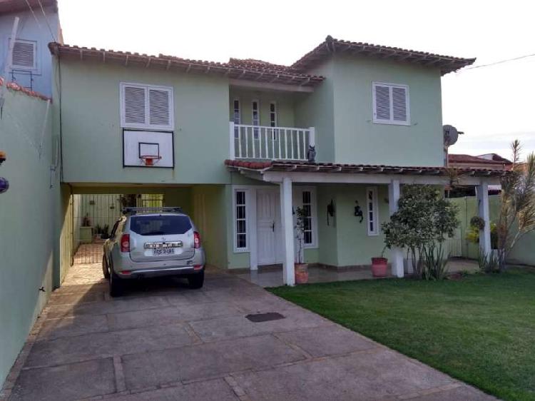 Casa com 3 Quartos para Alugar, 220 m² por R$ 3.000/Mês
