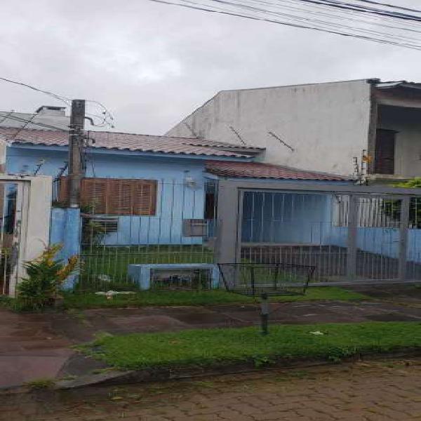 Casa com 3 Quartos para Alugar, 85 m² por R$ 1.400/Mês
