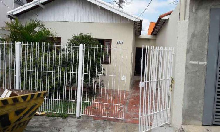 Casa com 3 Quartos para Alugar, 95 m² por R$ 1.350/Mês