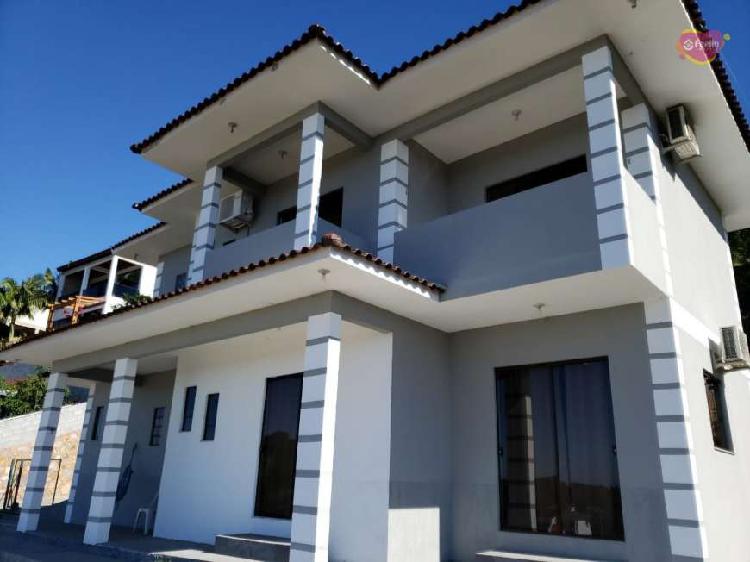 Casa com 4 Quartos para Alugar, 190 m² por R$ 3.400/Mês